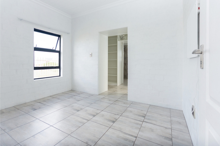 3 Bedroom Property for Sale in Atlantic Shores Beachfront Estate Western Cape
